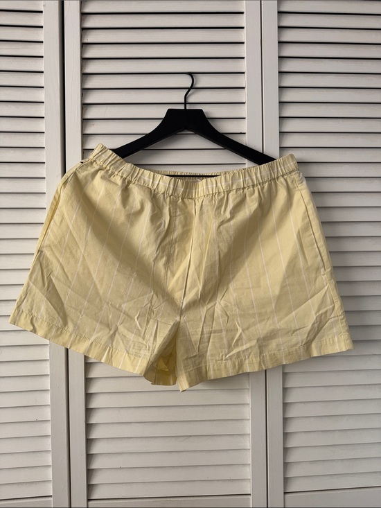 Wilfred Pants - Aritzia Wilfred Pale Yellow Elastic-Waist Bermuda Shorts